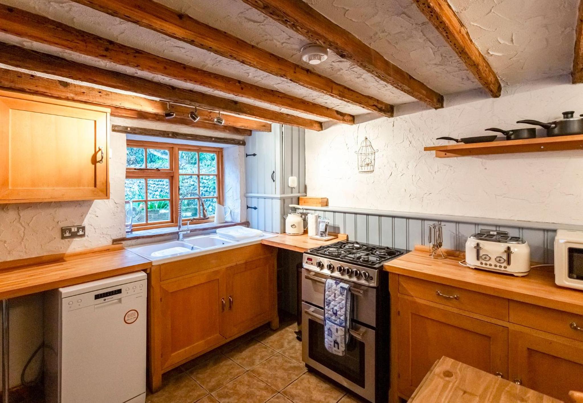 Bay Cottage in Broadstairs - Exclusive unmissable deals! Book now before it's too late! view 2