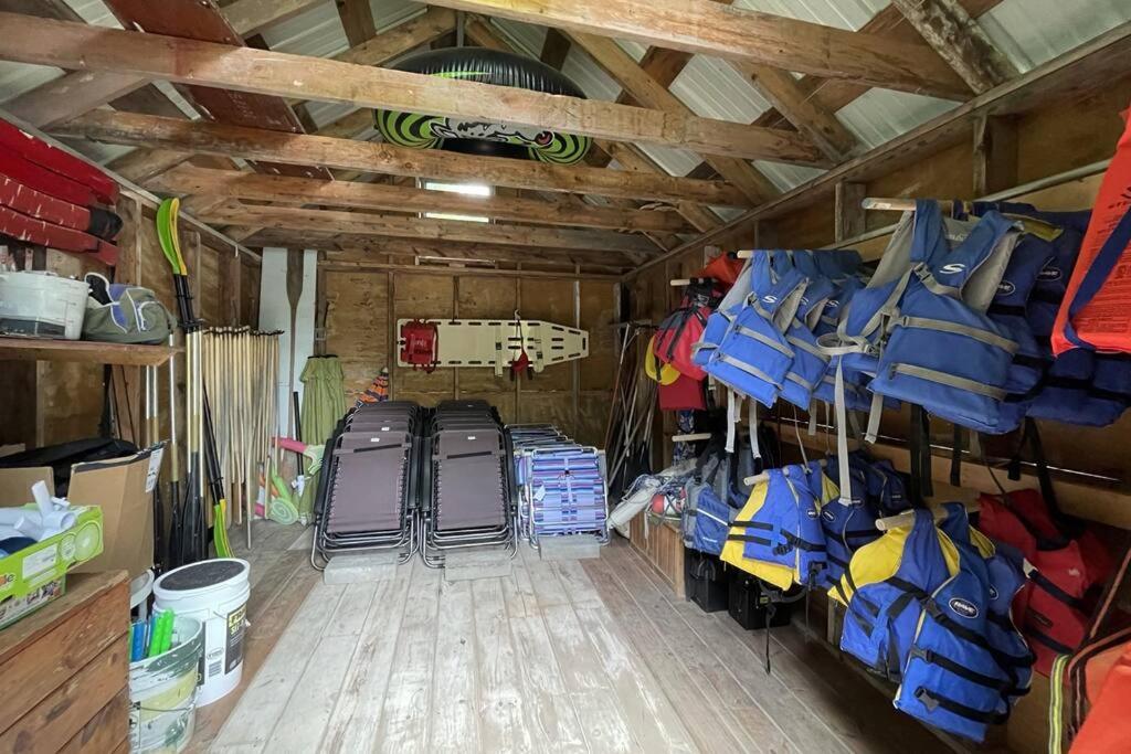 Rustic Updated Cozy Lake House! Close to skiing! view 4
