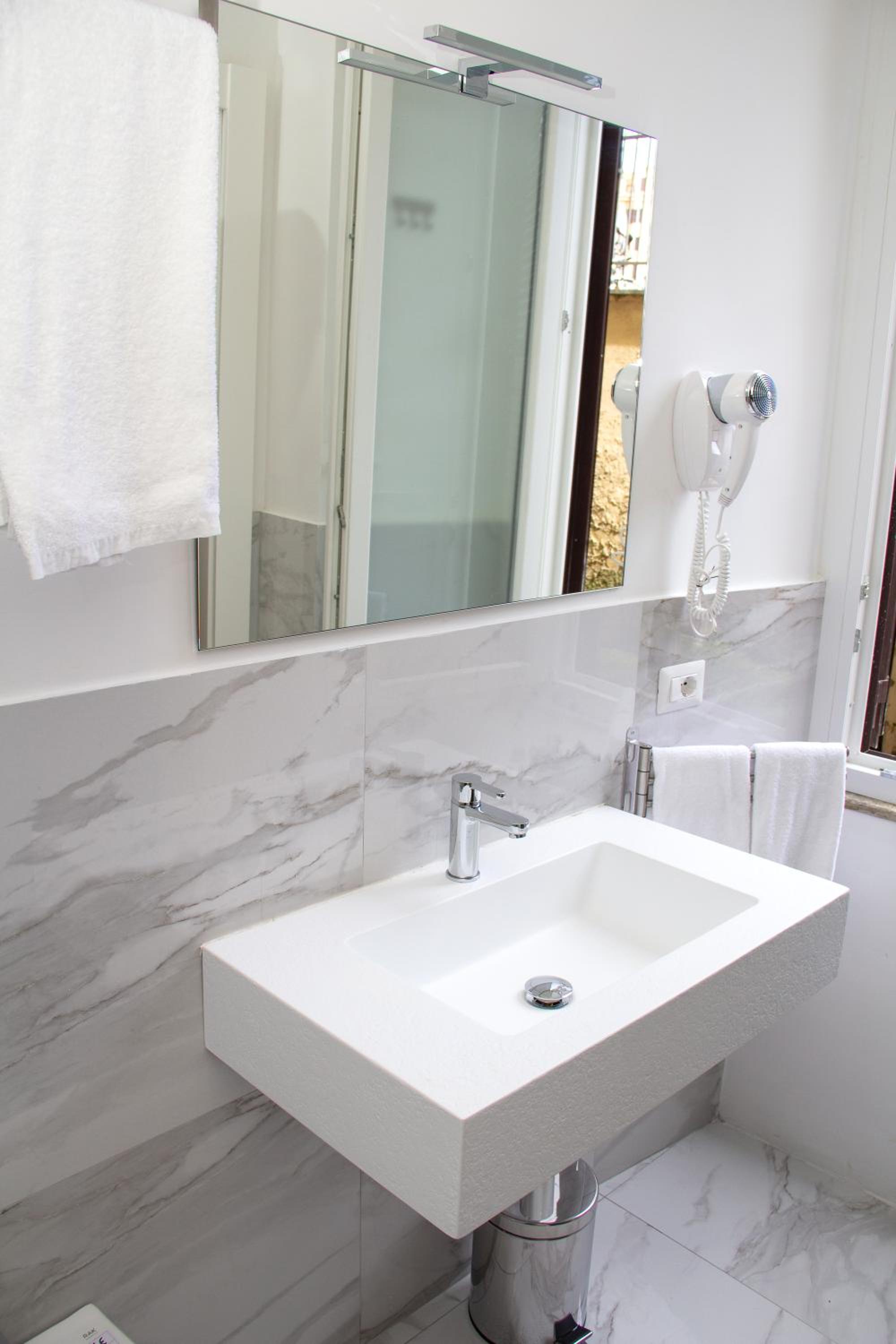 Home at Rome Vatican Apartment&Rooms