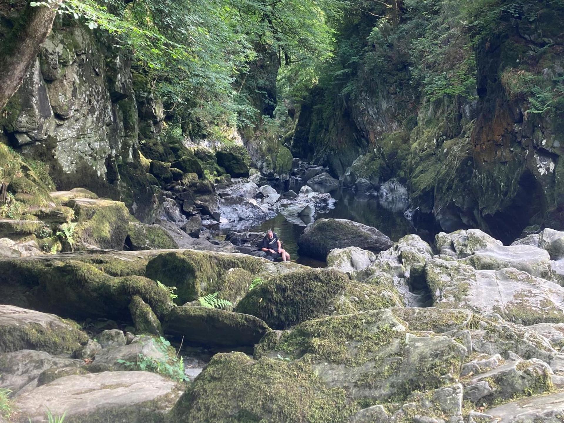 2Bed Cabin w Parking near Snowdonia National Park view 2