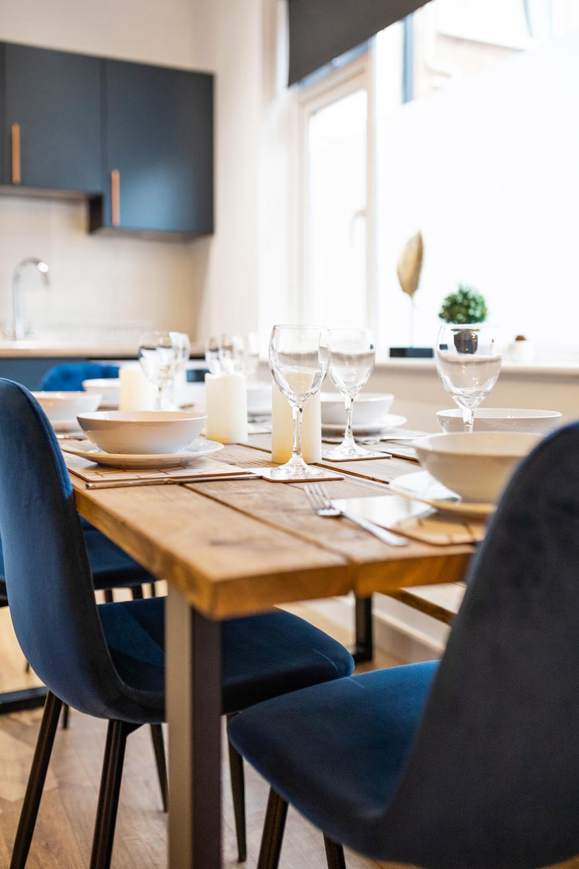 The Mount 7 bed house Sleeps 14 ENSUITE Free HS WIFI TVs in rooms CITY CENTRE Inspire Homes