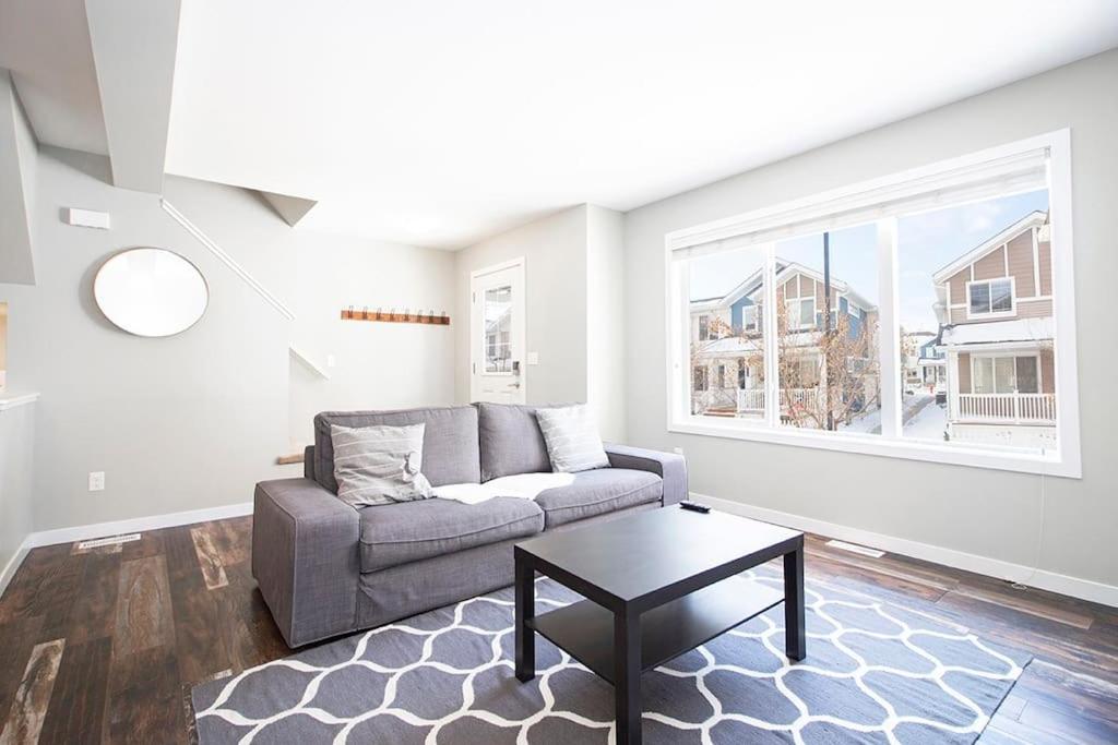 Modern 3 bedrooms townhouse in Southpoint view 2