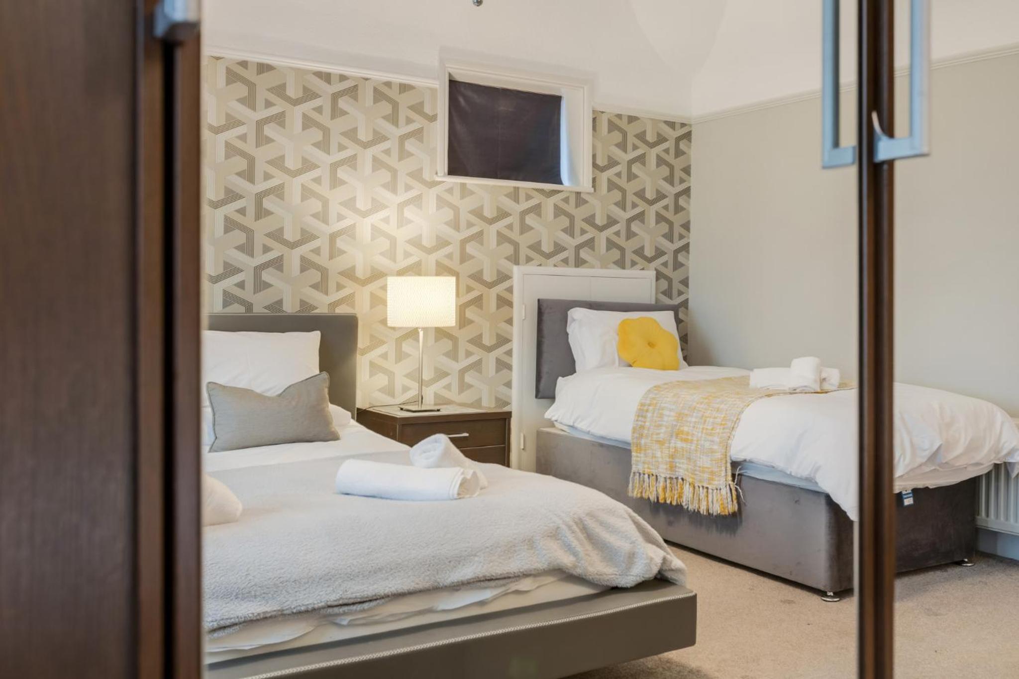 Blackpool Abode - Southlands view 4