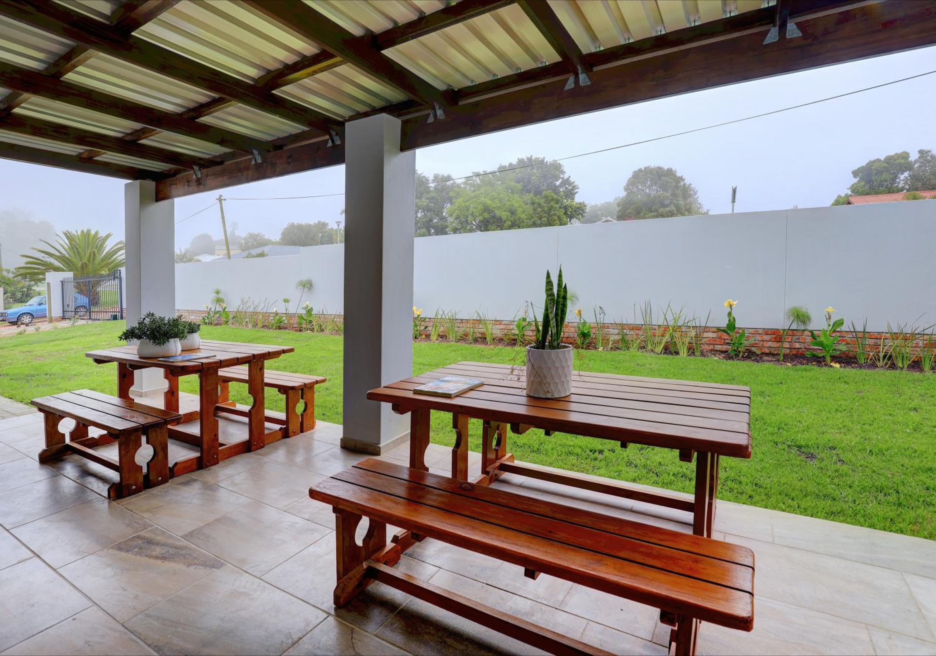 Out of Bounds Self-Catering Lodge view 5