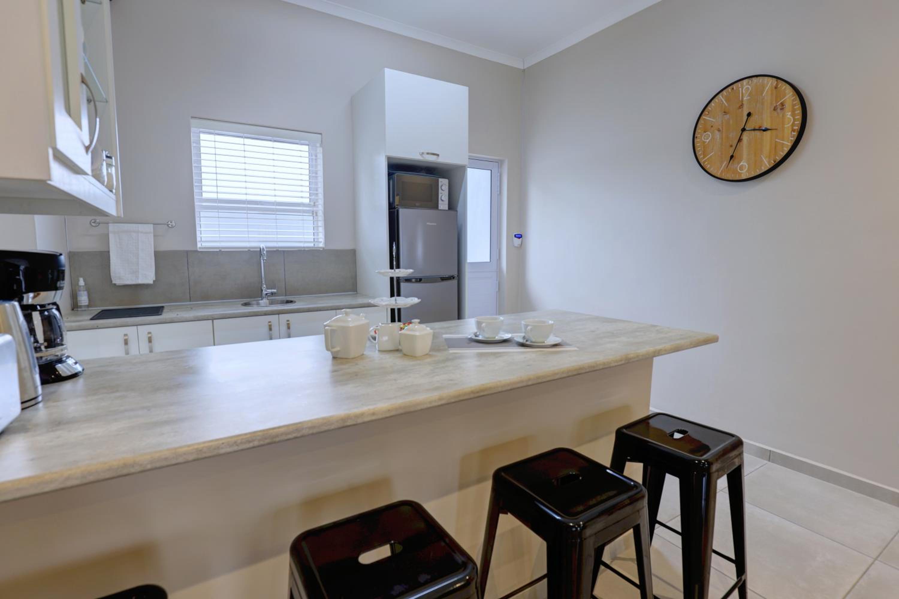 Out of Bounds Self-Catering Lodge view 4