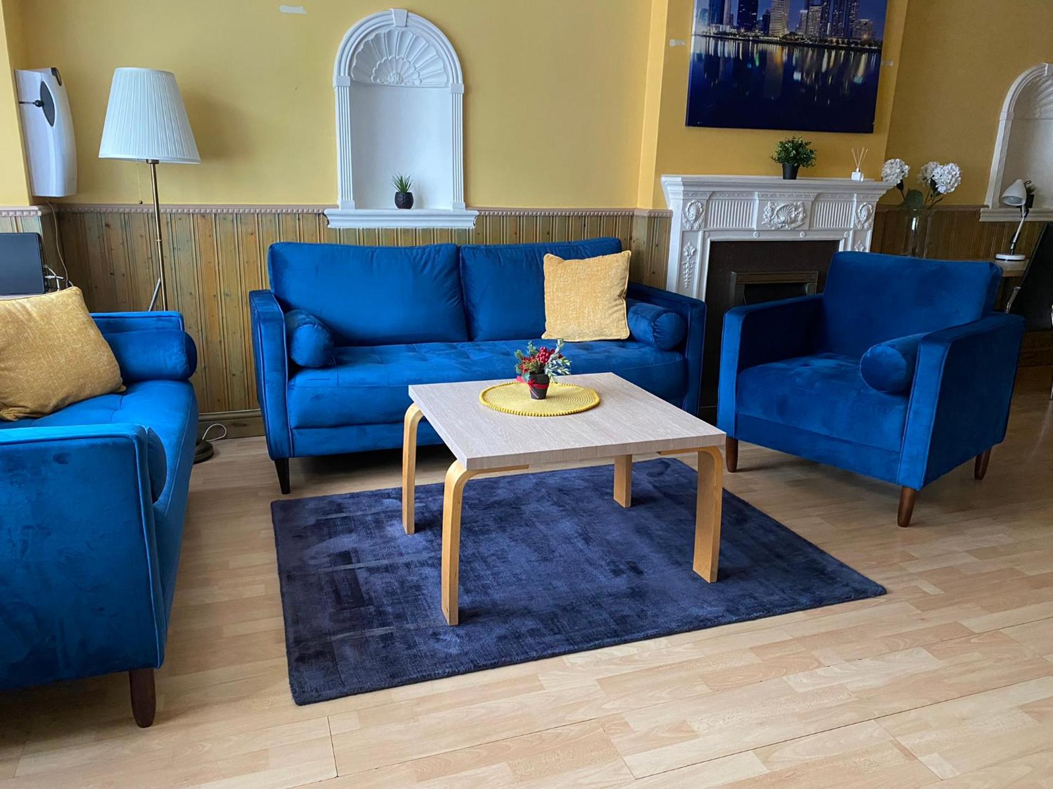 Excel 5min CUSTOM HOUSE STATION parking WIFI sleeps 6