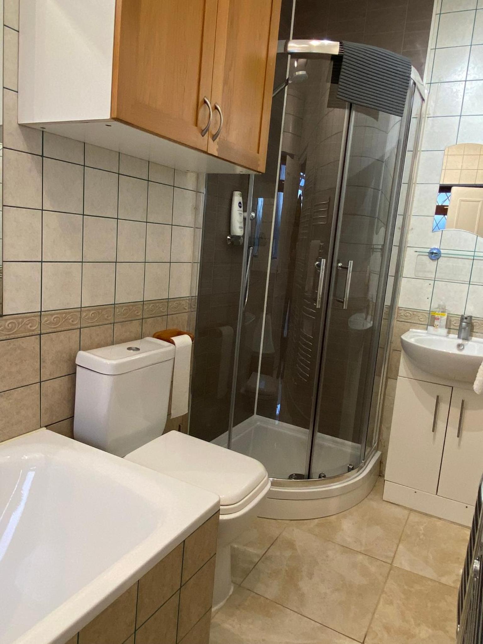 Excel 5min CUSTOM HOUSE STATION parking WIFI sleeps 6