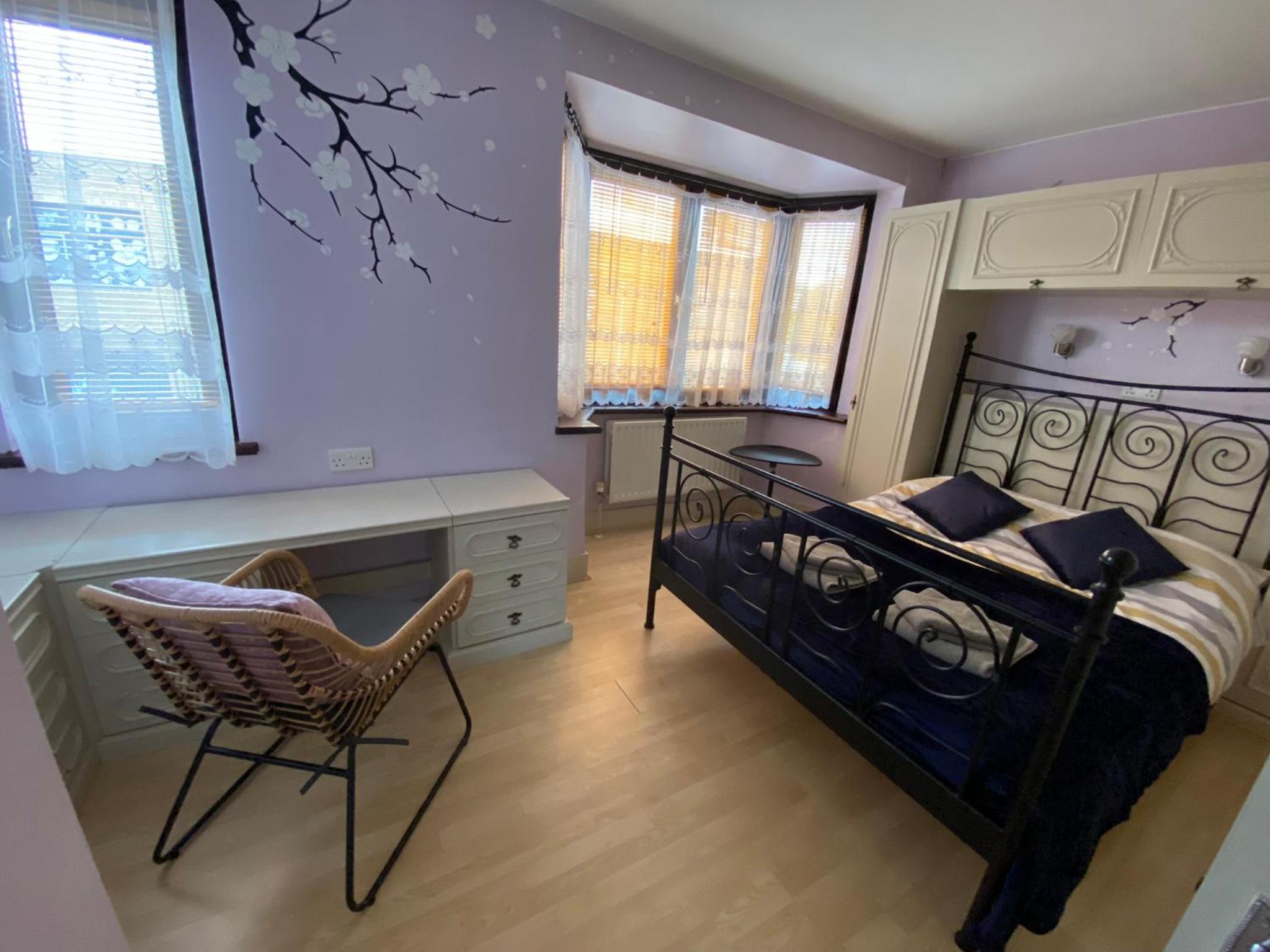 Excel 5min CUSTOM HOUSE STATION parking WIFI sleeps 6