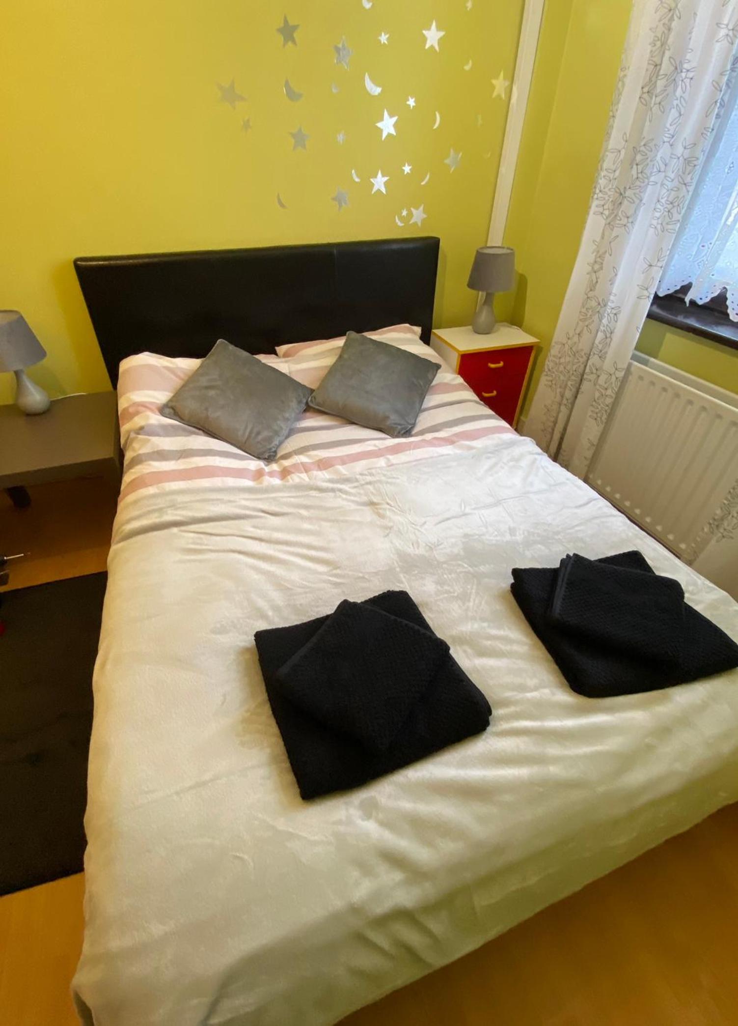 Excel 5min CUSTOM HOUSE STATION parking WIFI sleeps 6