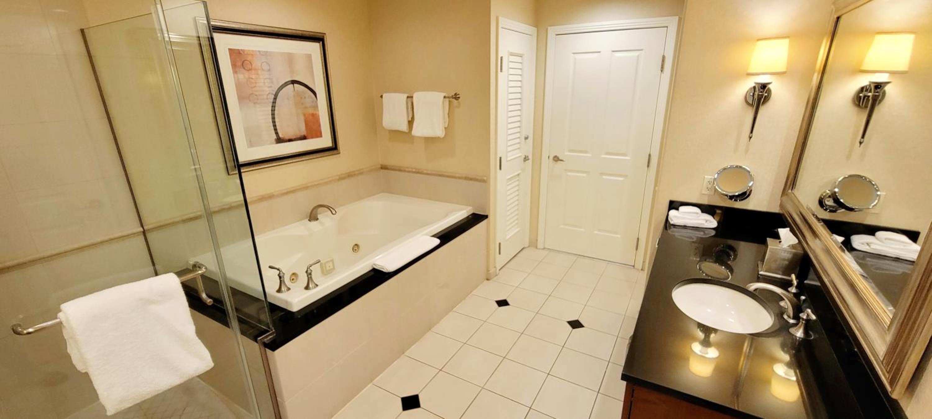 Awesome The Signature MGM condo with Strip view. No resort fee! view 3