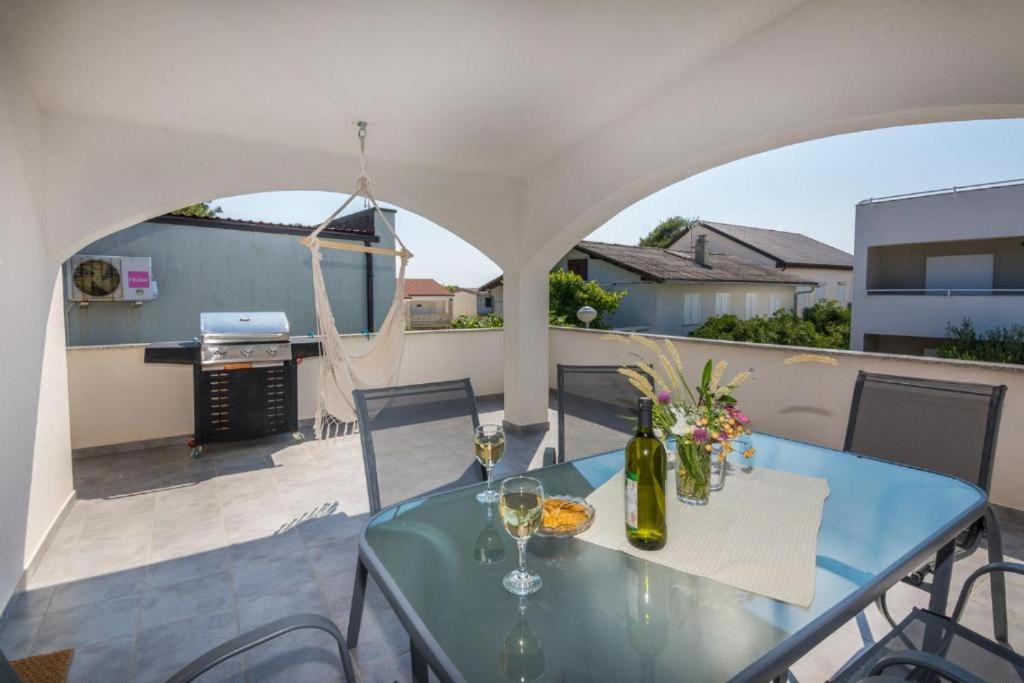 Family Patio Vir view 2