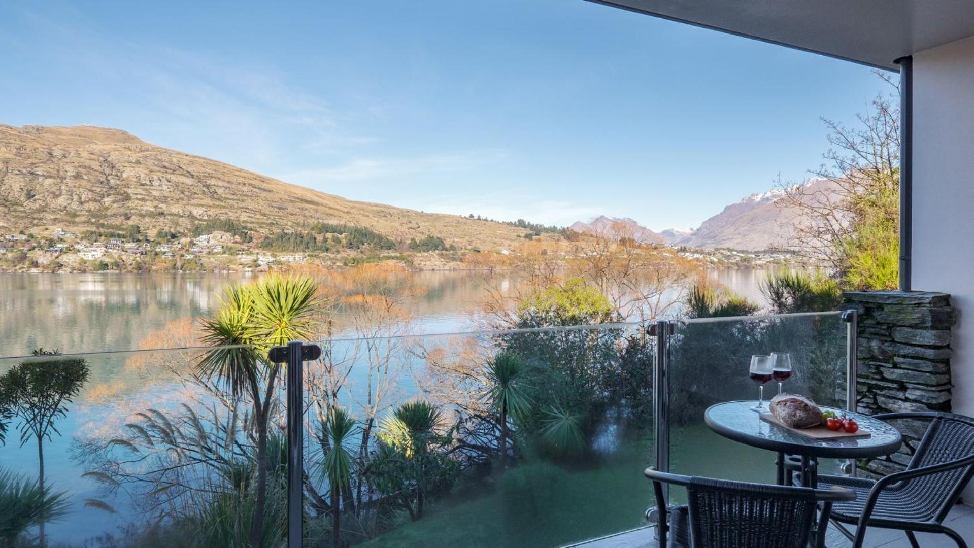 Alpine Lakeside Studio view 3