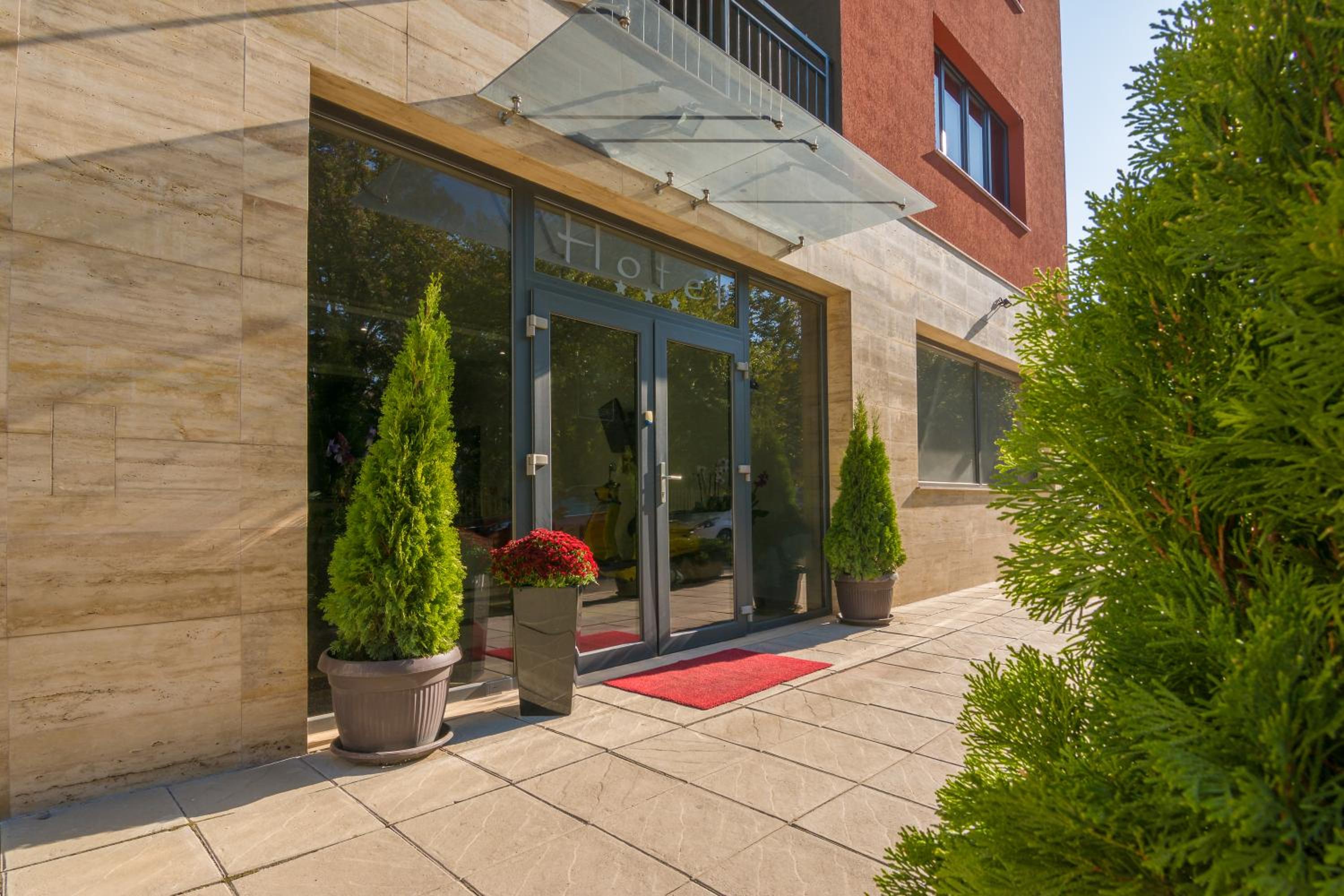 Hotel Calipso Hotel - Image 1