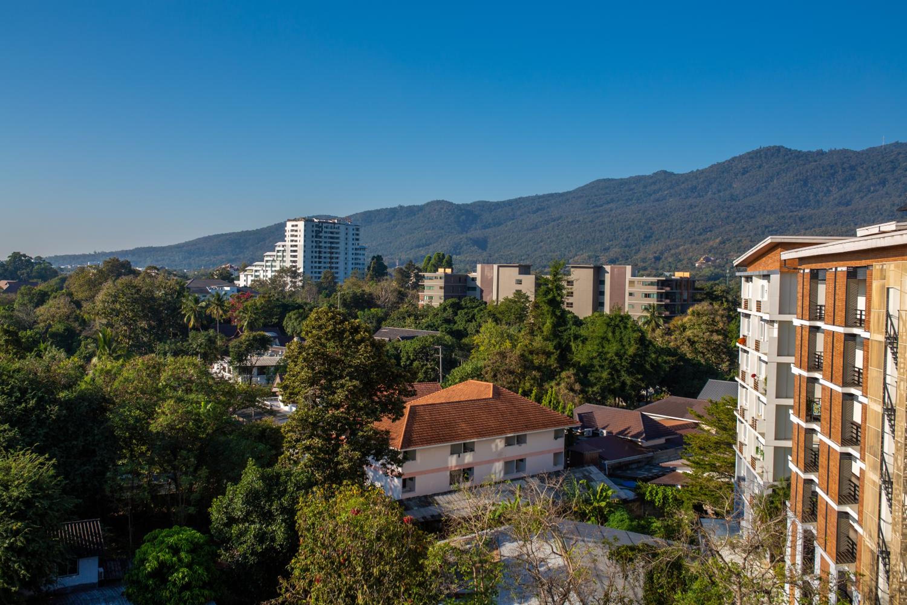 WE Valley Hotel