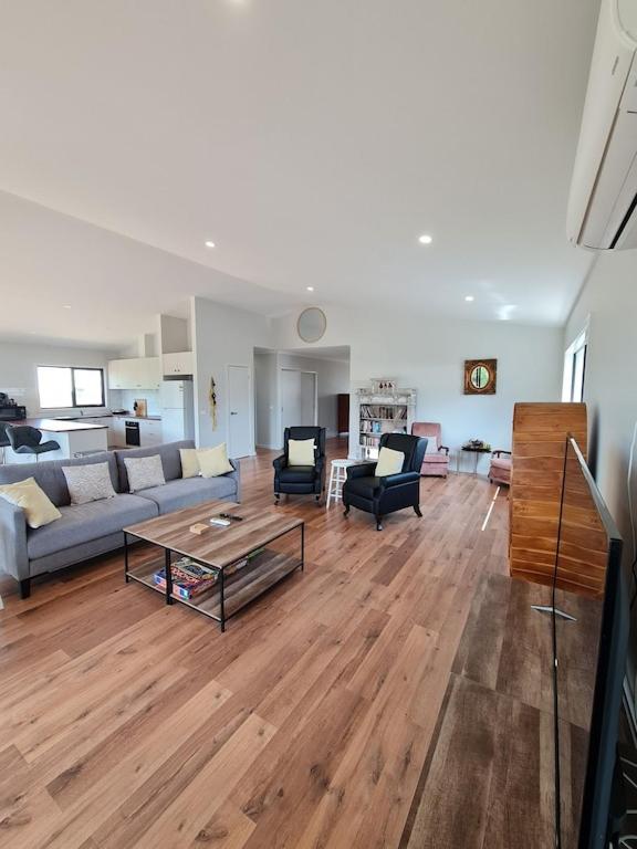 PIECE OF PARADISE, huge 4 bedroom haven