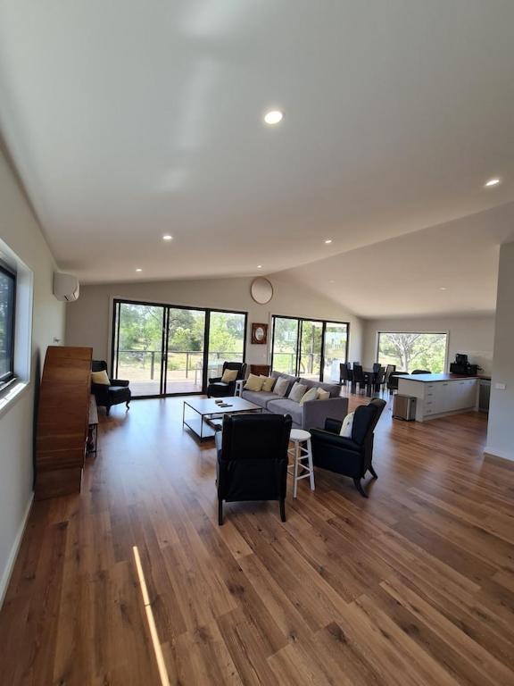 PIECE OF PARADISE, huge 4 bedroom haven