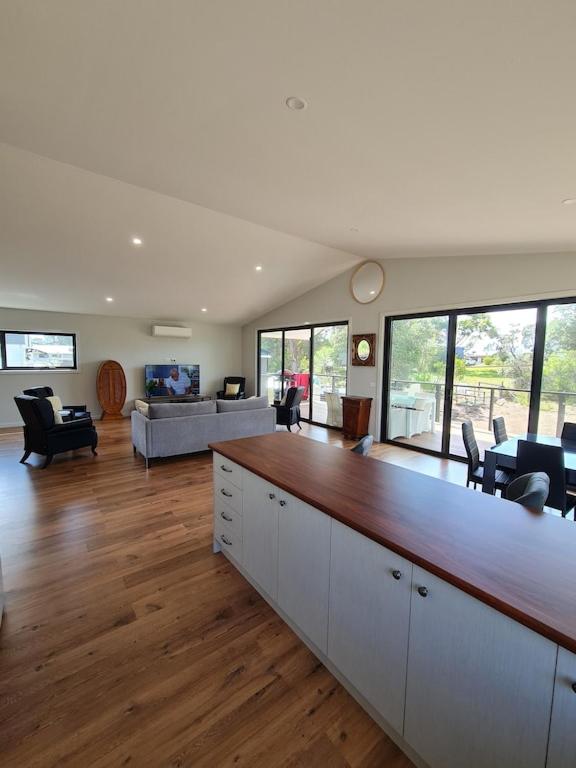 PIECE OF PARADISE, huge 4 bedroom haven
