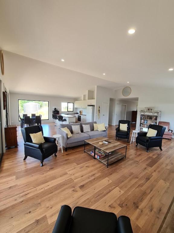 PIECE OF PARADISE, huge 4 bedroom haven
