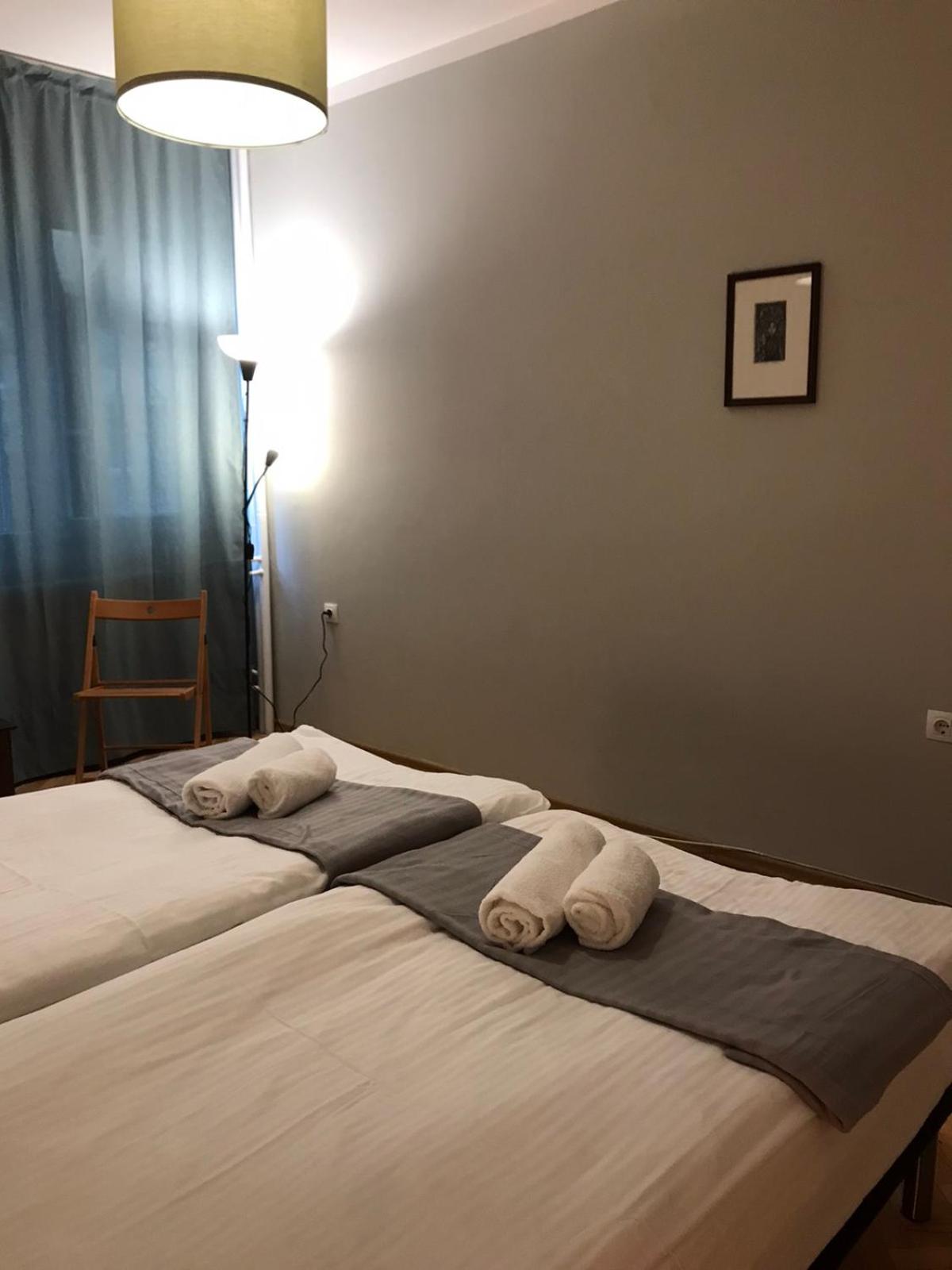 EU metro station, City Center, lovely 3-bedroom apartment, free parking view 5