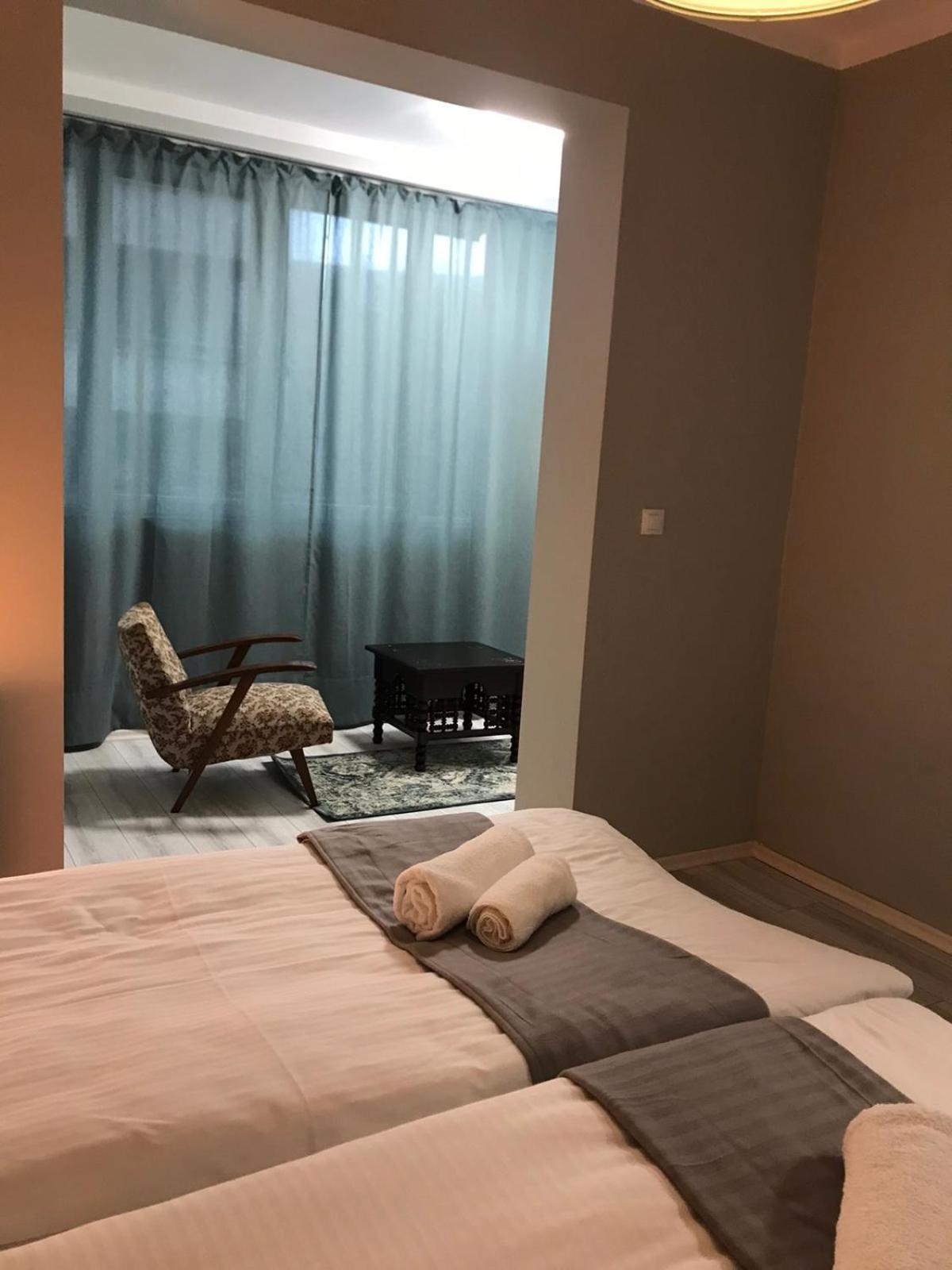 EU metro station, City Center, lovely 3-bedroom apartment, free parking view 4