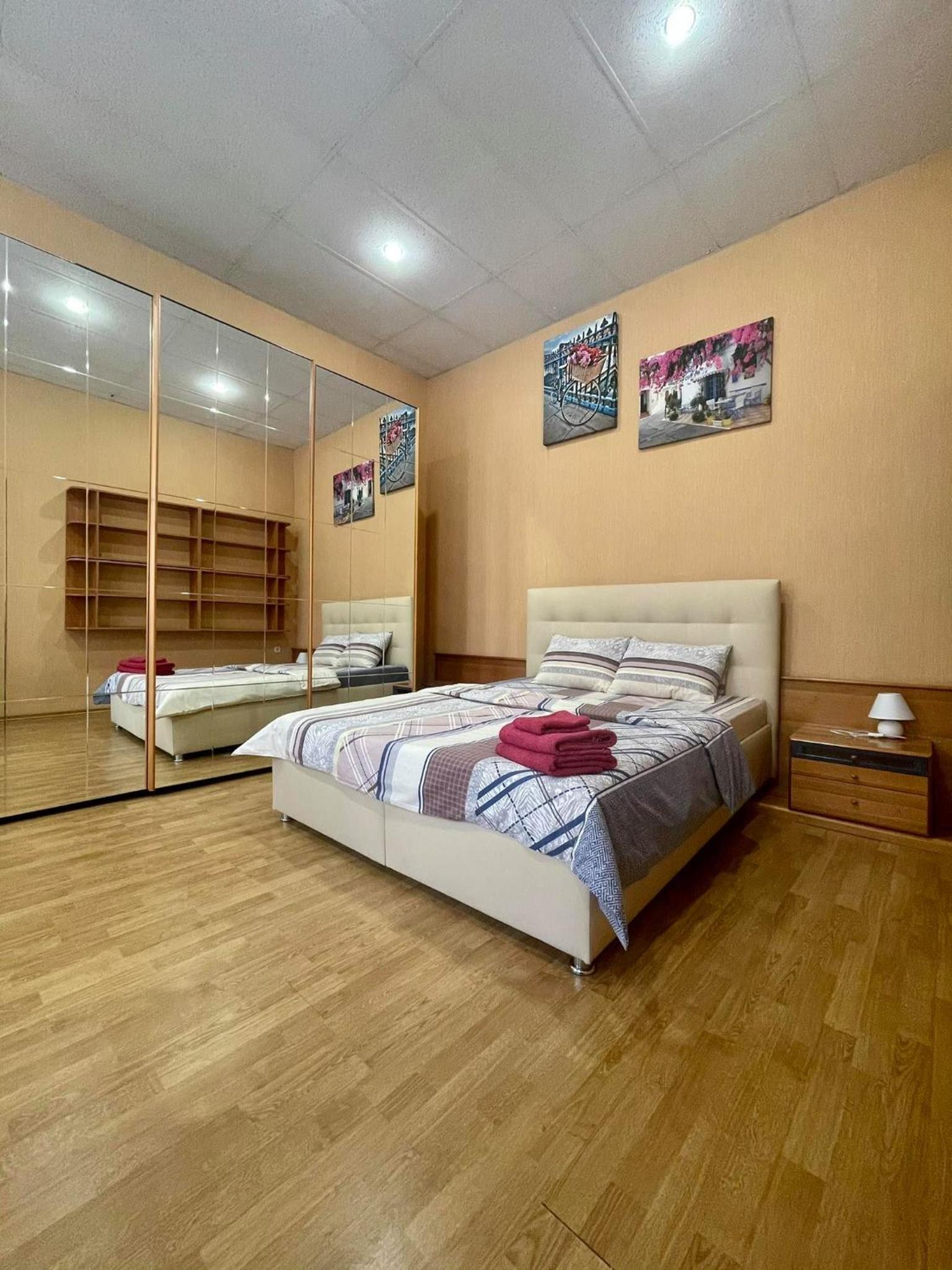 One bedroom right near metro Olympiyska view 3