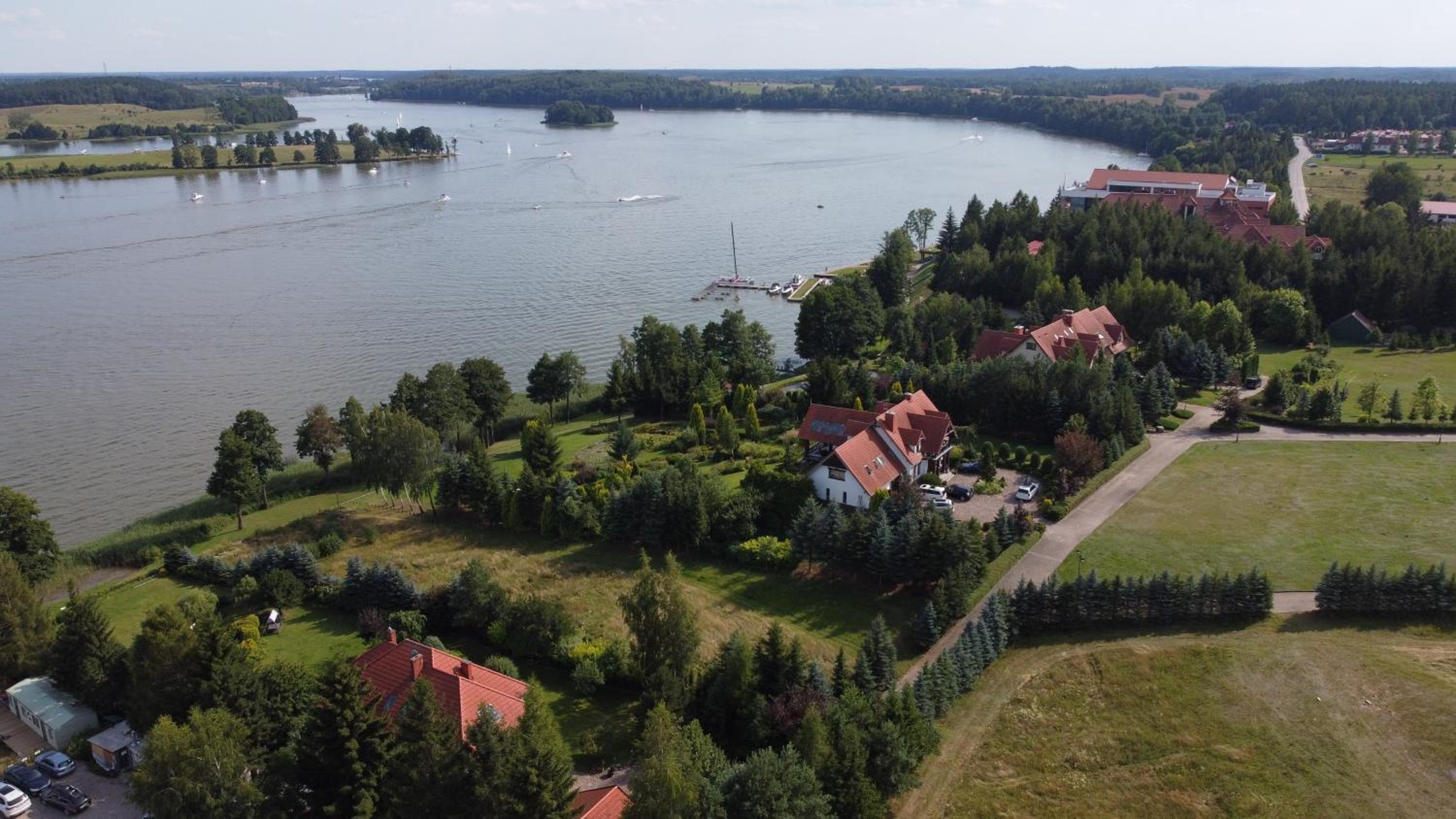 Family Lake House - main view