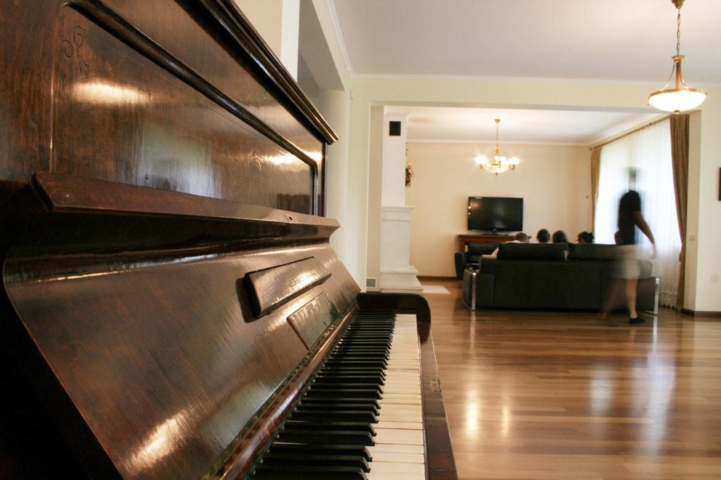 Photo 10