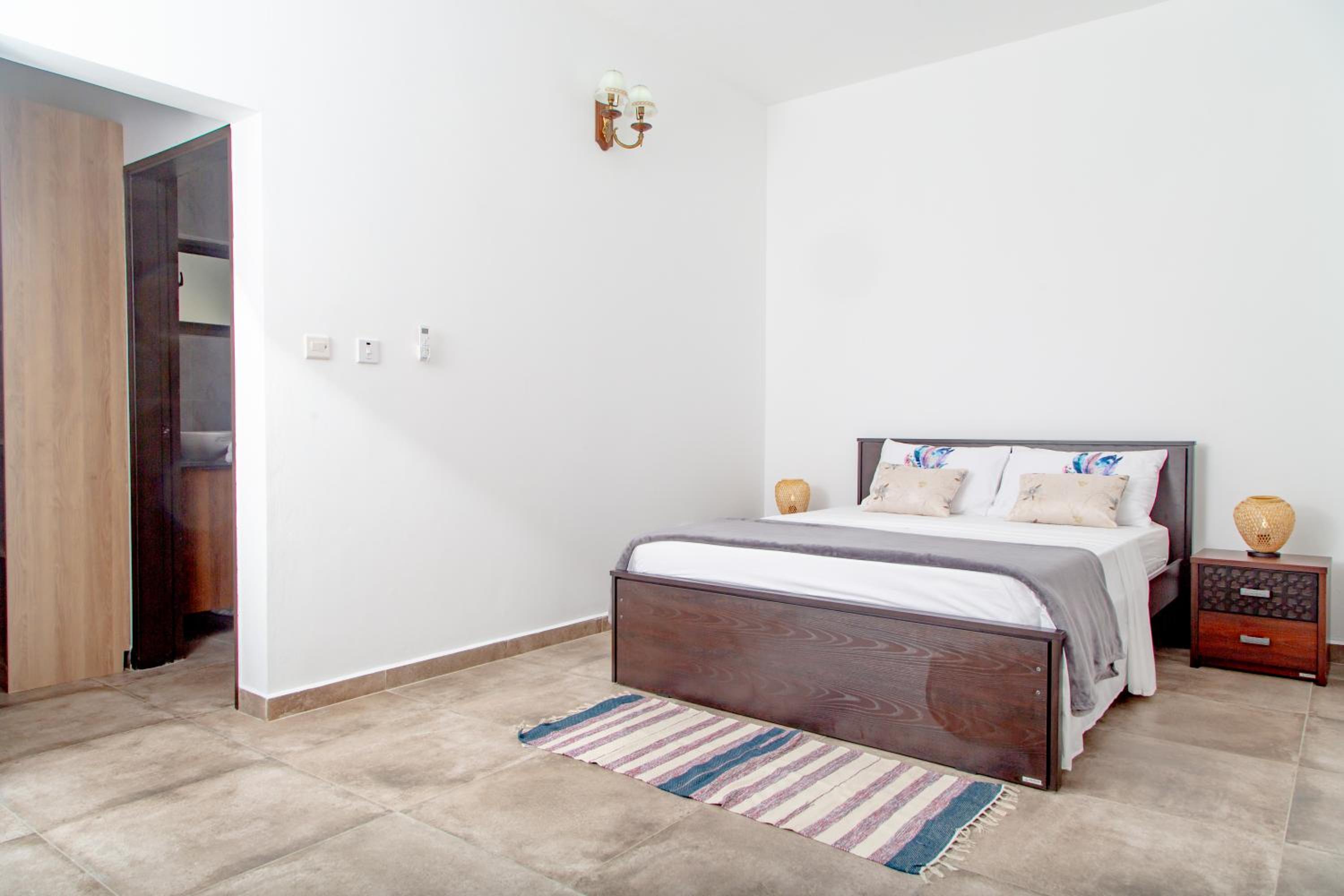 2-Bed Apt Sleeps 4 near Beau Vallon Beach photo 4