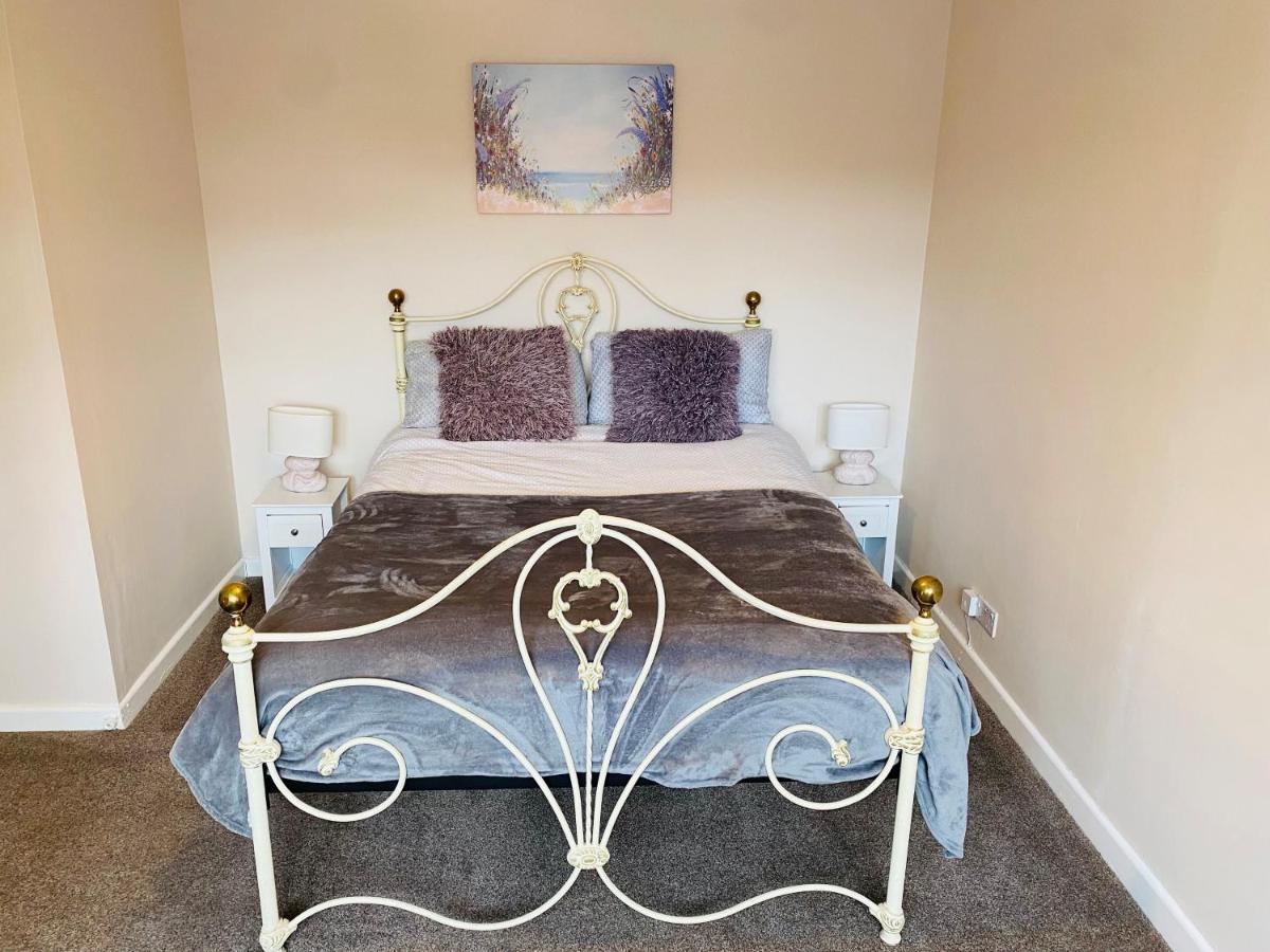 Farnham 3 Bed House view 2