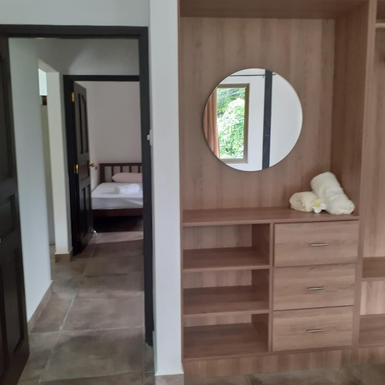 Mount Simpson 2-Beds Sleeps 4 5 mins to Beach photo 2