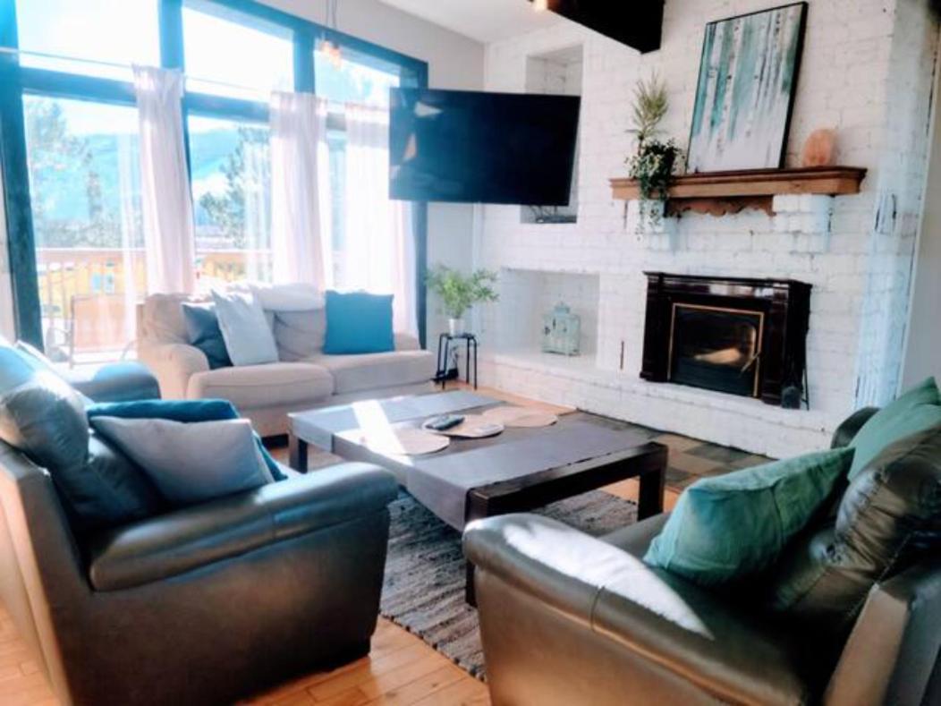 Northview-Blue Mountain-Sauna-Firepit-Balcony-Parking view 5