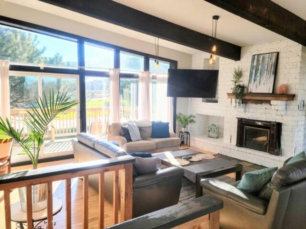 Northview-Blue Mountain-Sauna-Firepit-Balcony-Parking view 4