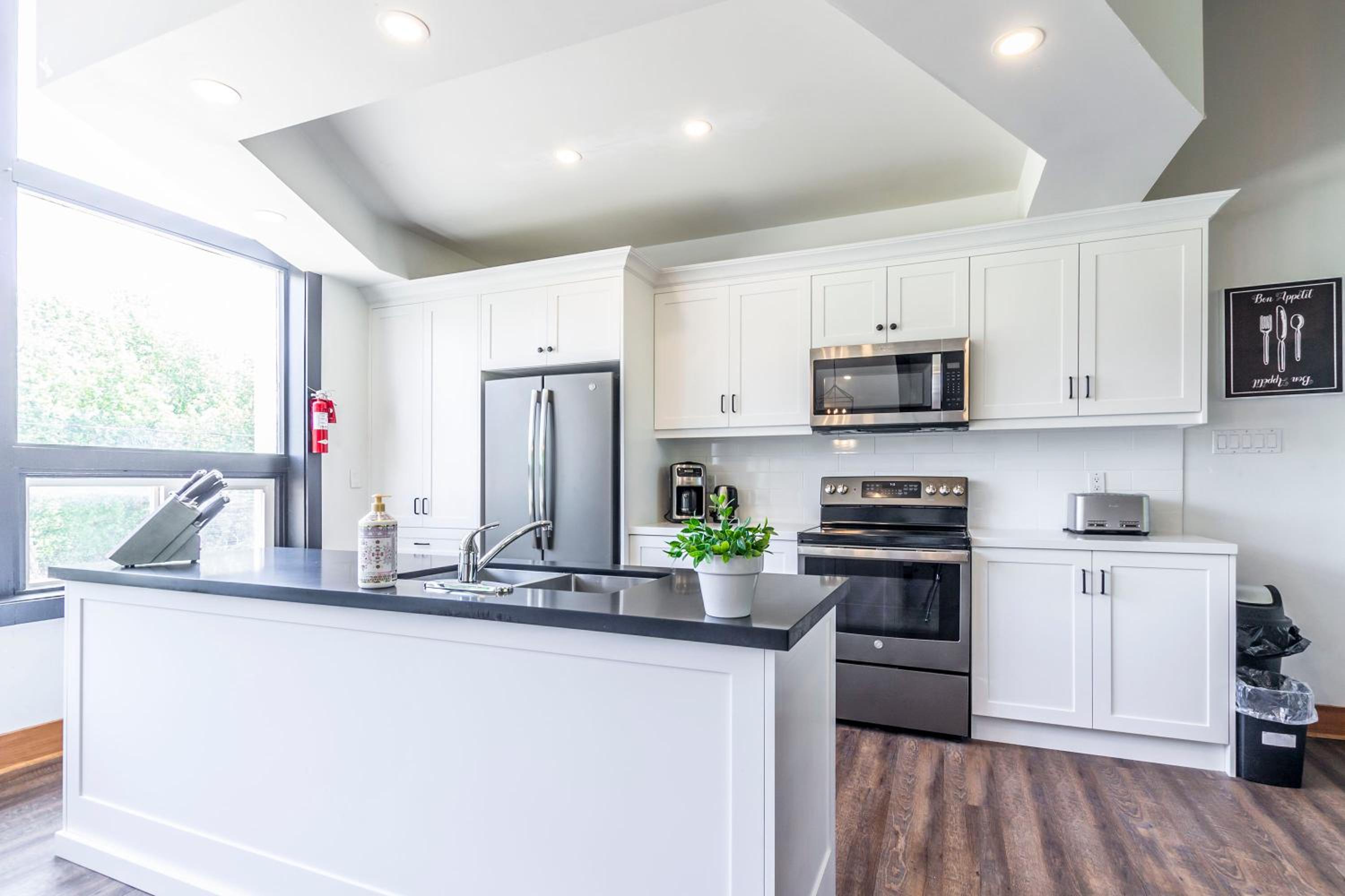 Mountain Trail-Smart TV-Self Check-In-Full Kitchen-Balcony-BBQ