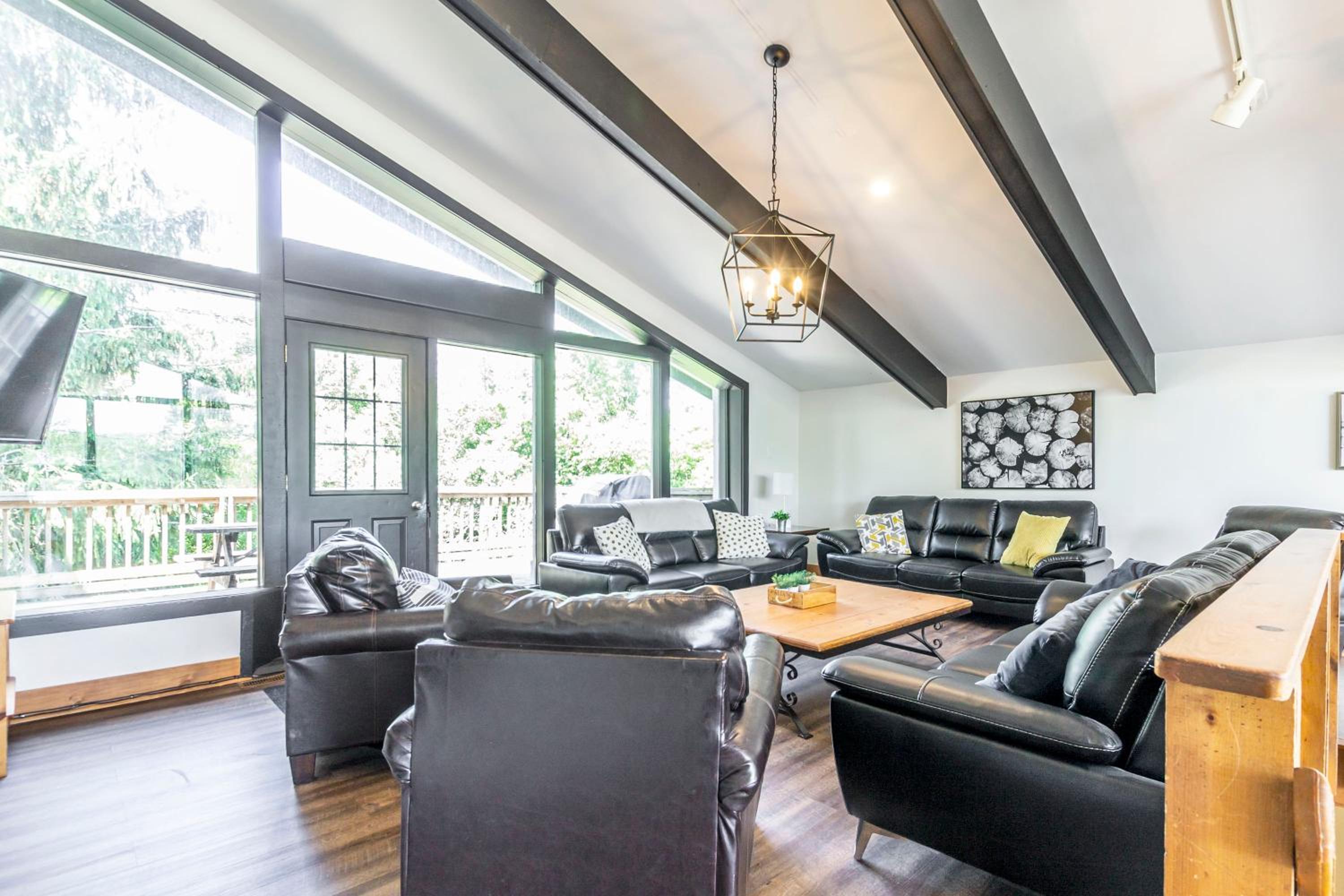 Mountain Trail-Smart TV-Self Check-In-Full Kitchen-Balcony-BBQ