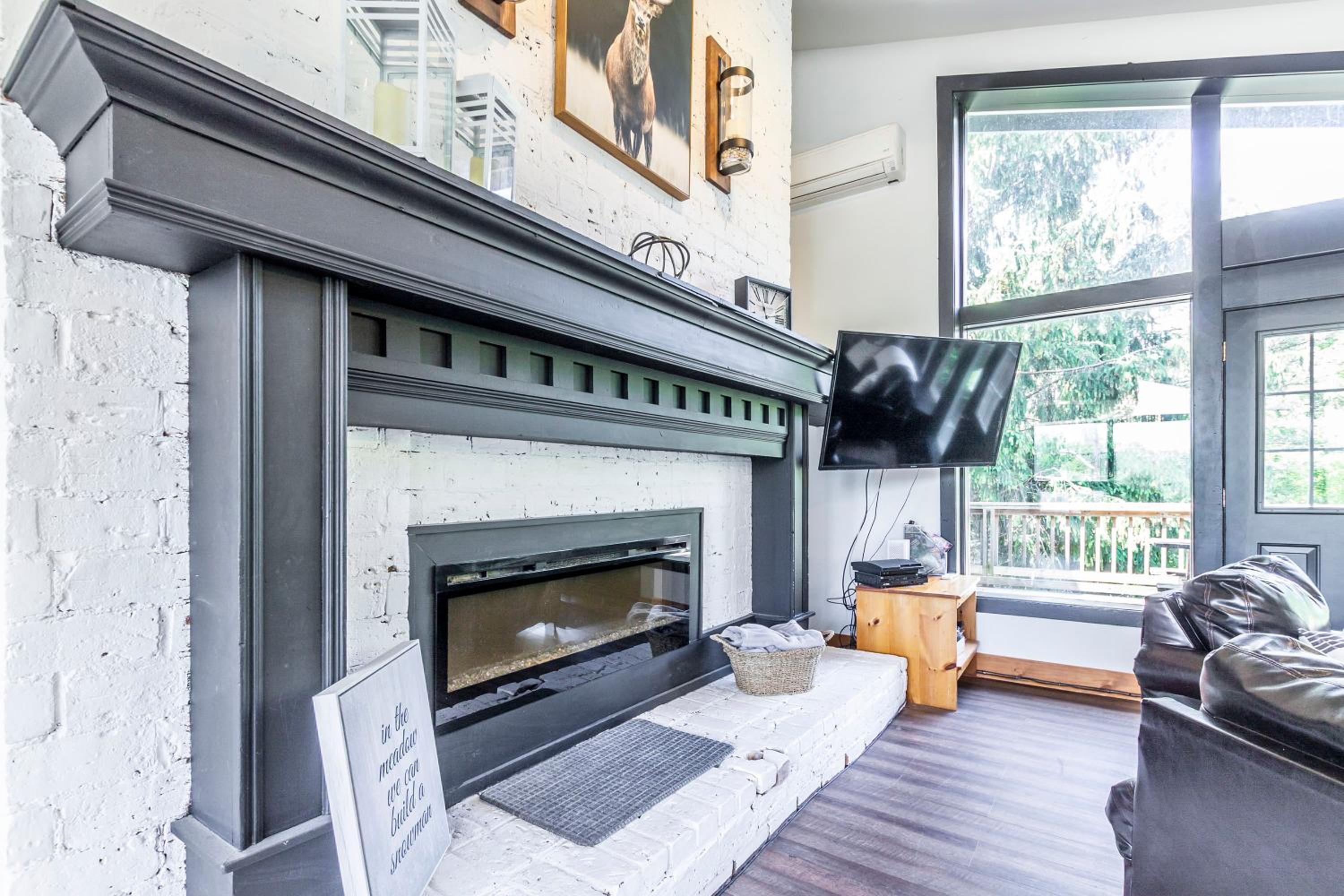 Mountain Trail-Smart TV-Self Check-In-Full Kitchen-Balcony-BBQ