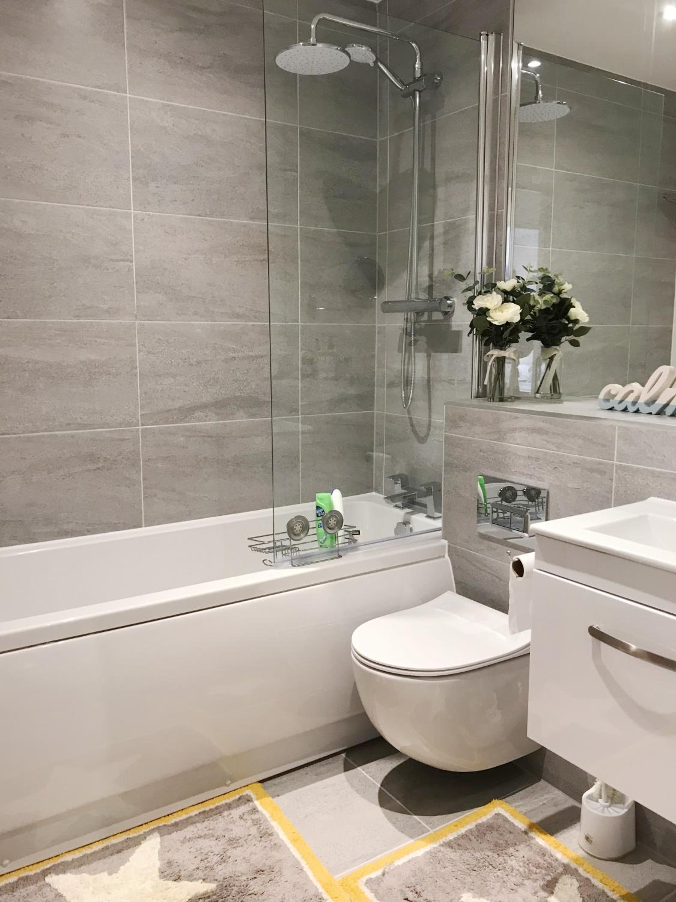 Gild House 2-bedroom apartment close to Town Centre view 4