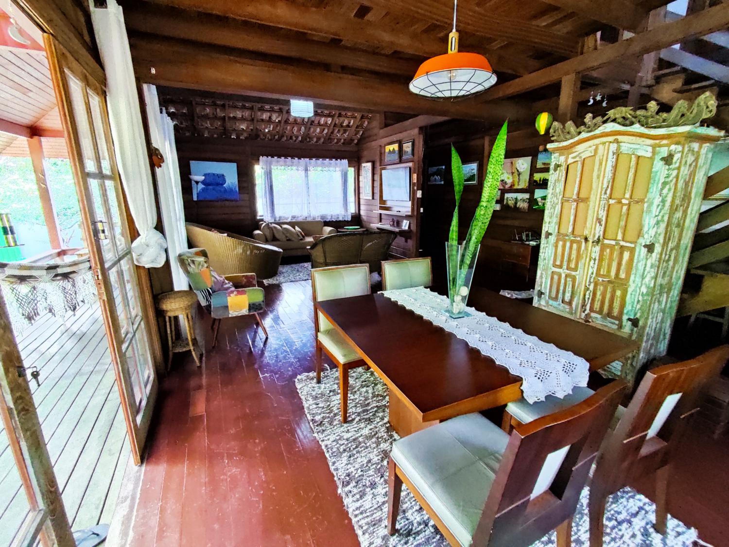 Linda Casa para Temporada em Manguinhos