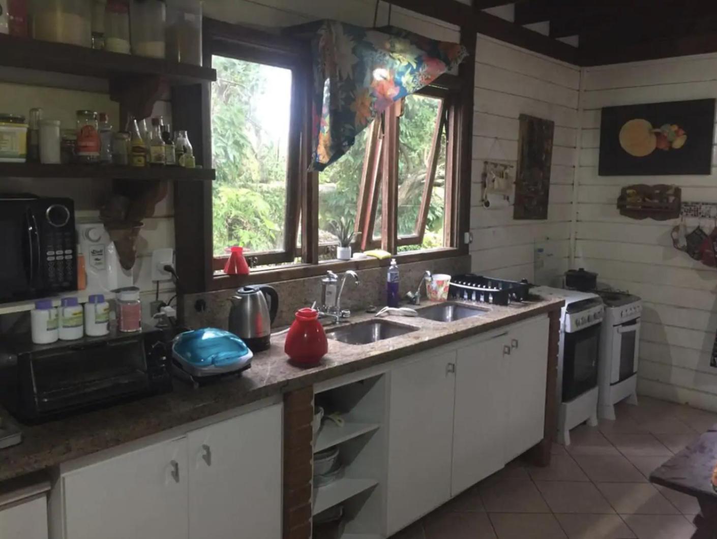 Linda Casa para Temporada em Manguinhos