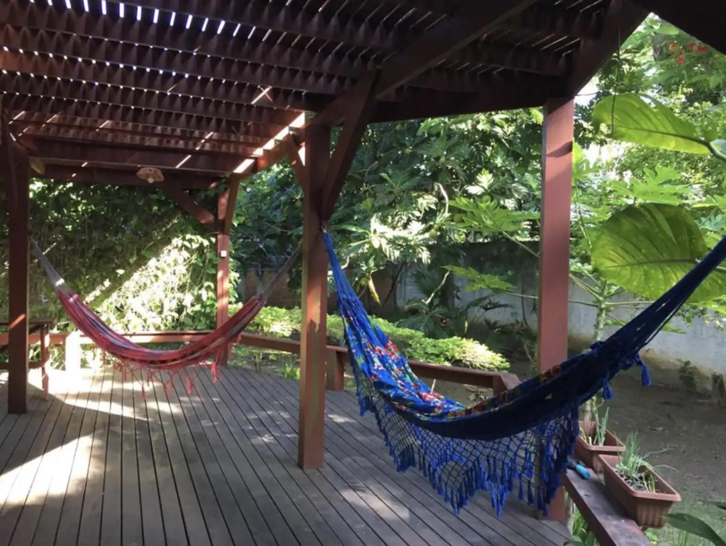 Linda Casa para Temporada em Manguinhos