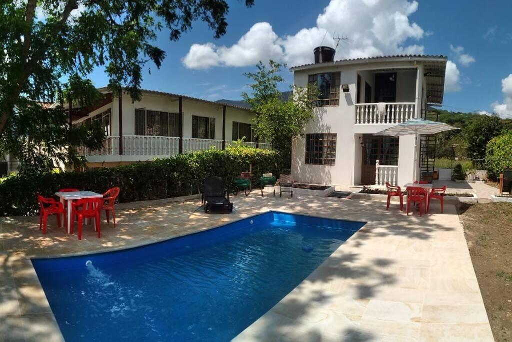 Hotel CASA FAMILIAR Y DE DESCANSO VILLA LORENZA - APULO CUND. - Image 1