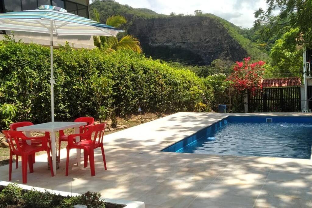 CASA FAMILIAR Y DE DESCANSO VILLA LORENZA - APULO CUND.