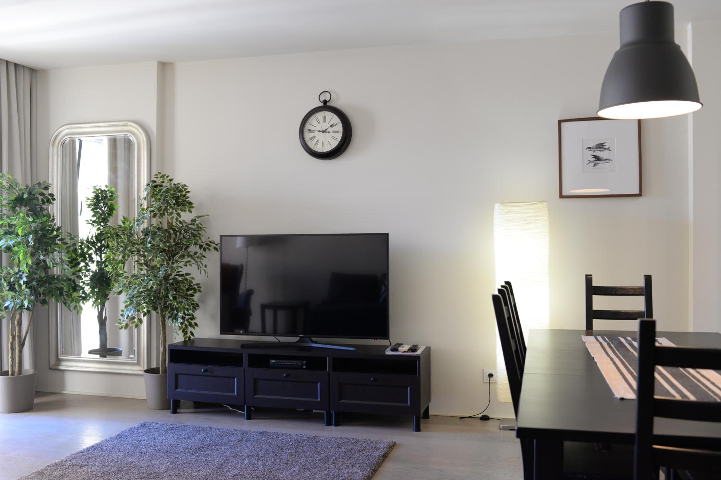 Lux Apartment with Pool and Garage view 2