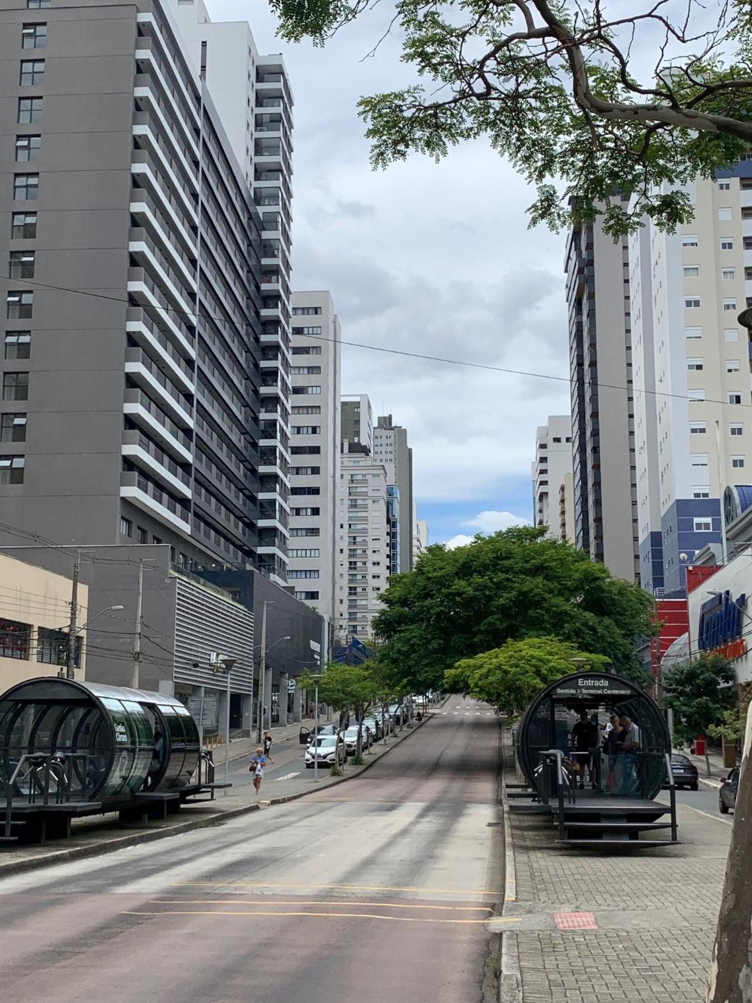 205- Apartamento 1 quarto suite, Encantador, amplo e decorado, mobiliario moderno, cozinha completa com utensílios , Excelente vista da cidade e localizaçã view 5