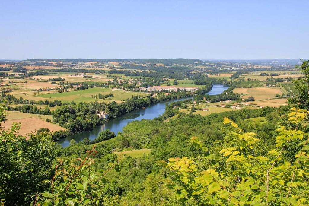 Lo.f.t ô village