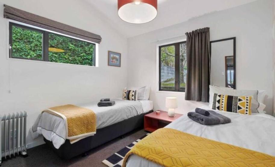 Fantastic Views, Close to Town 2 Bedroom Apartment view 4