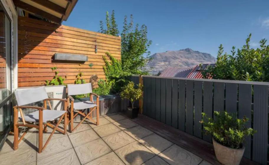 Fantastic Views, Close to Town 2 Bedroom Apartment view 5