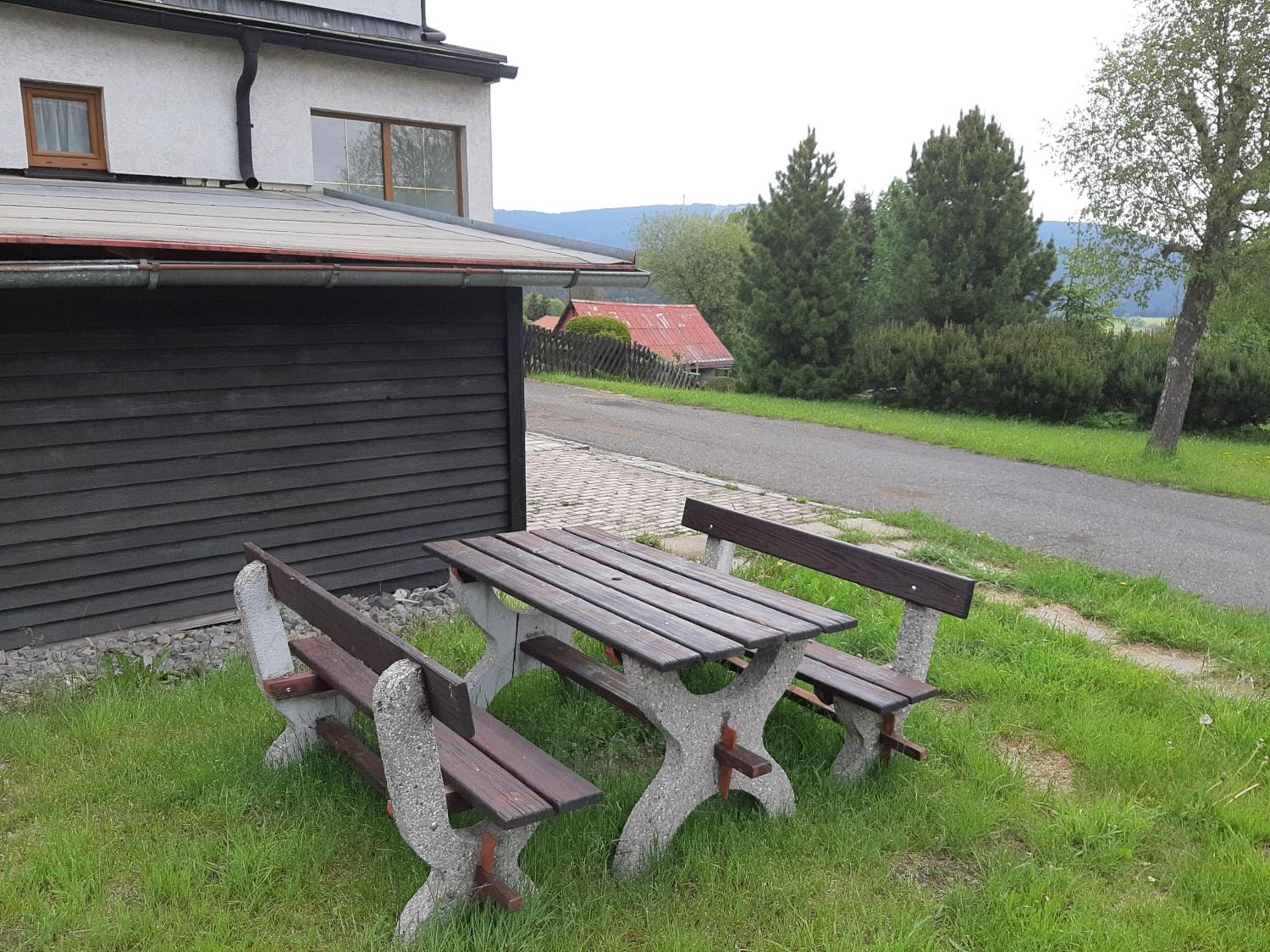 Naproti Klínovci