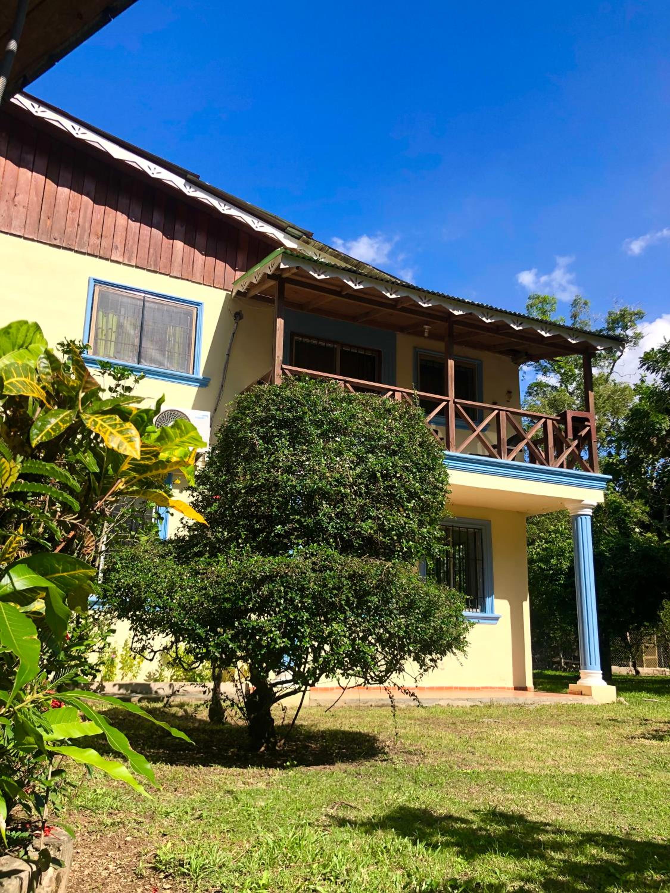 Acogedora Casa Rural en plena naturaleza frente al Río con piscina Bonao