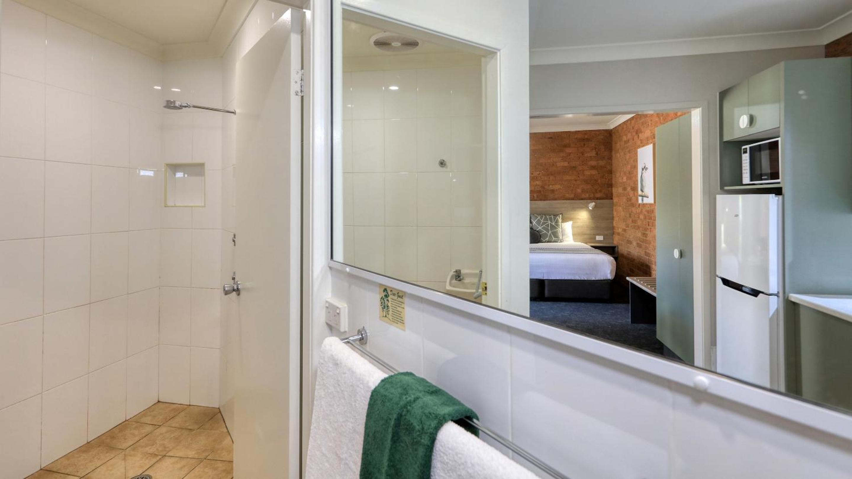 Hamilton Henry Parkes Motor Inn