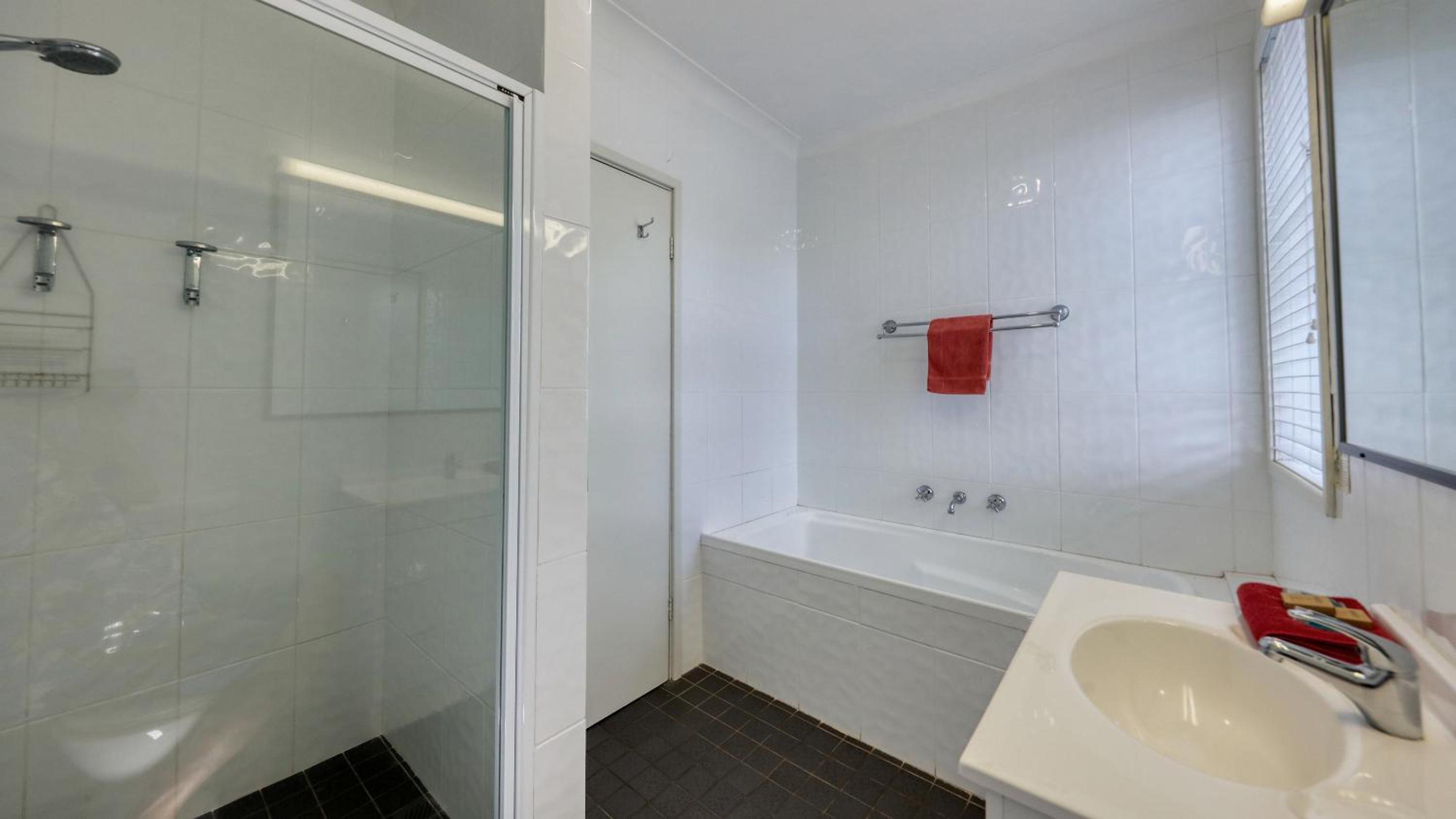 Hamilton Henry Parkes Motor Inn